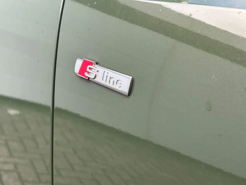 Audi A4 40 TFSI S edition uit 2023, foto 12