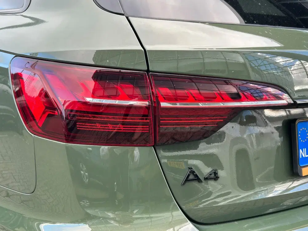 Audi A4 40 TFSI S edition uit 2023, foto 13