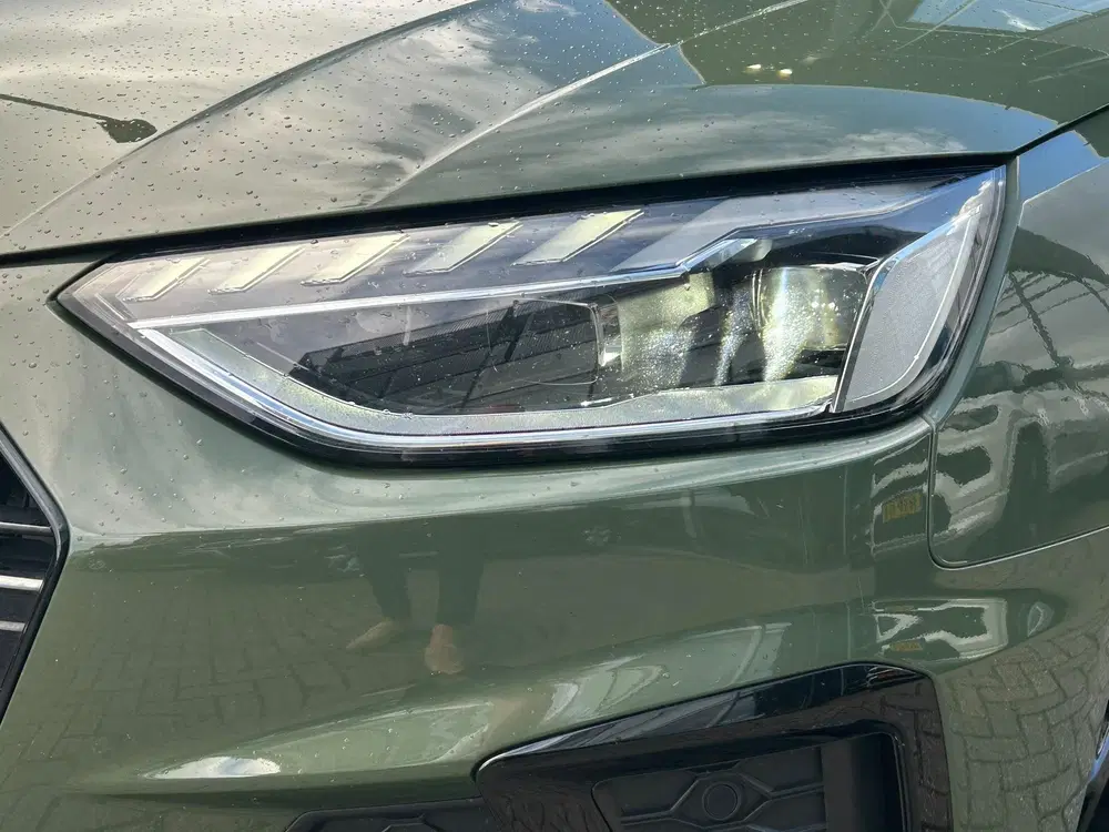 Audi A4 40 TFSI S edition uit 2023, foto 3