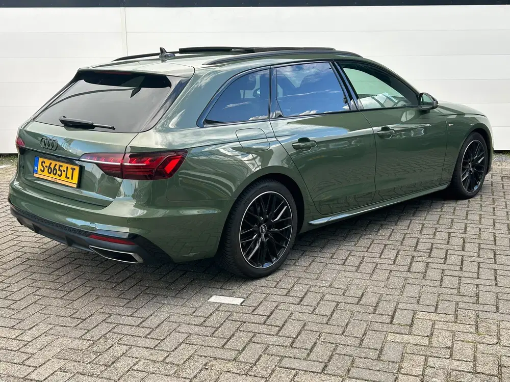 Audi A4 40 TFSI S edition uit 2023, foto 6