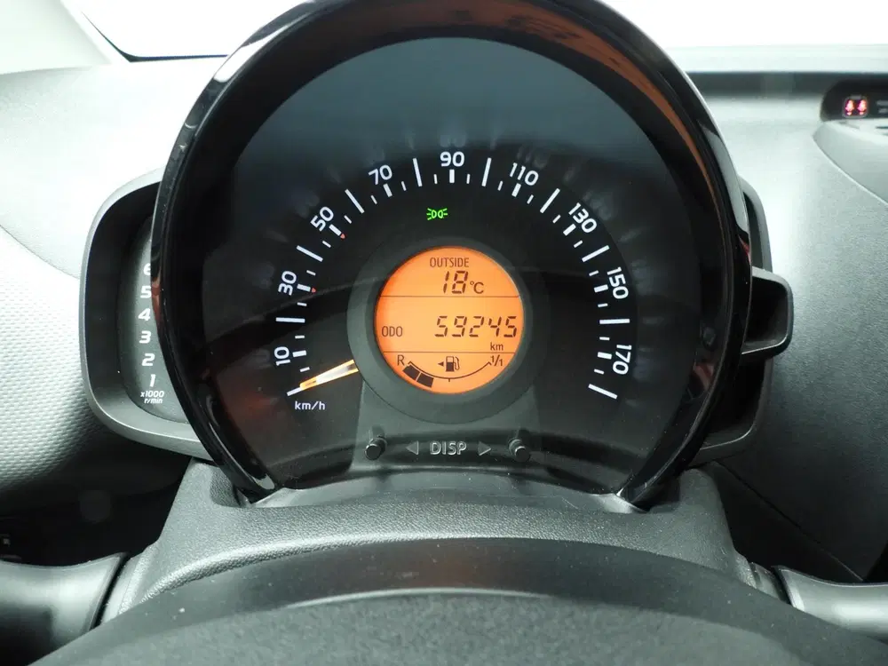 Peugeot 108 1.0 e-VTi Allure uit 2020, foto 13