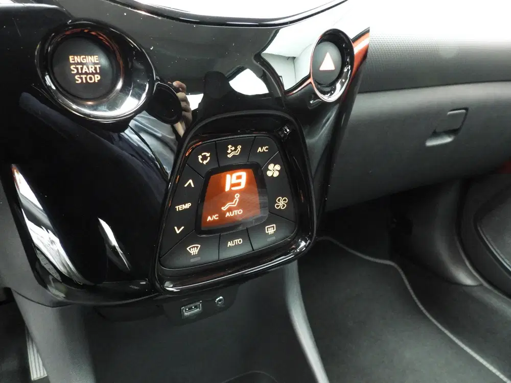 Peugeot 108 1.0 e-VTi Allure uit 2020, foto 15