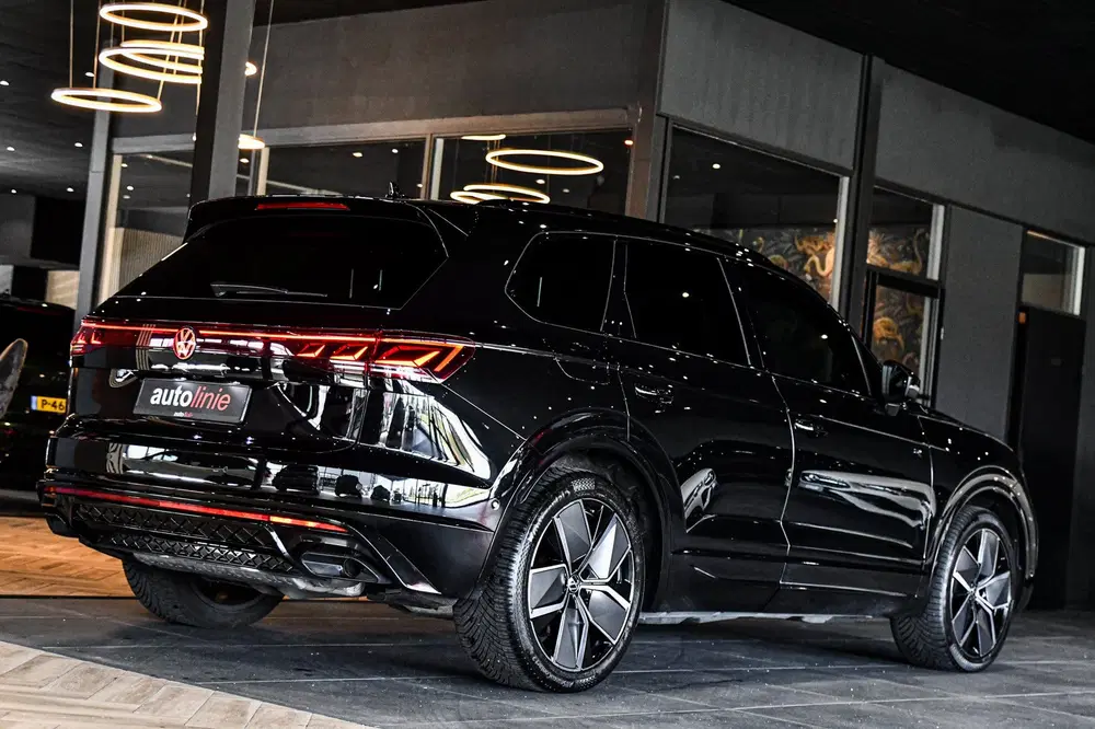 Volkswagen Touareg 3.0 TSi eHybrid 4MOTION R-Line uit 2023, foto 2