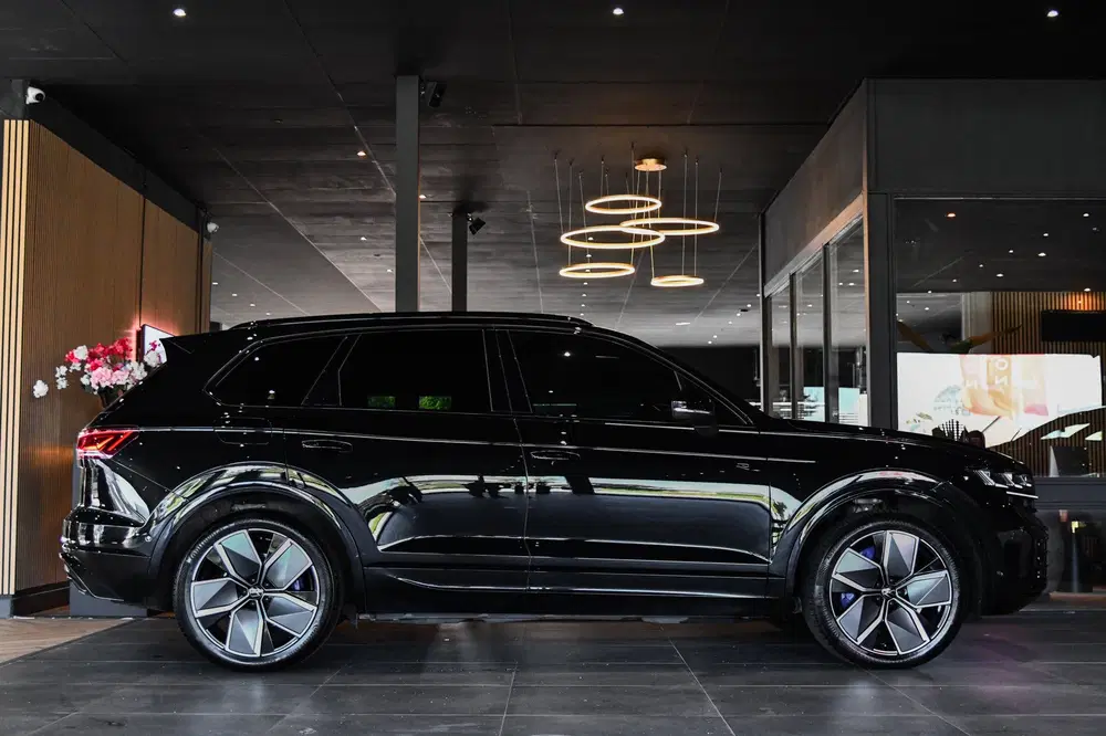 Volkswagen Touareg 3.0 TSi eHybrid 4MOTION R-Line uit 2023, foto 3