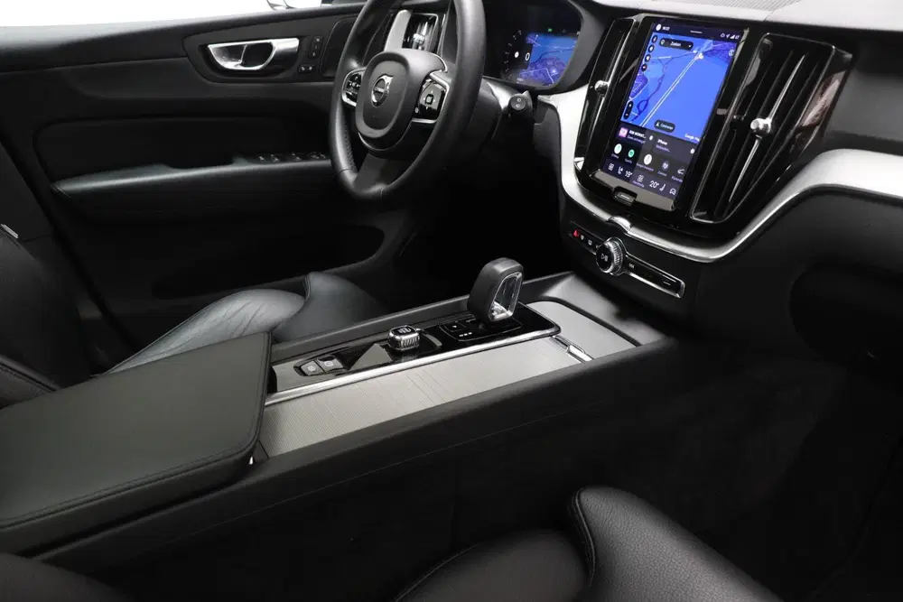 Volvo XC60 2.0 T6 Plug-in hybrid AWD Plus Bright uit 2023, foto 3