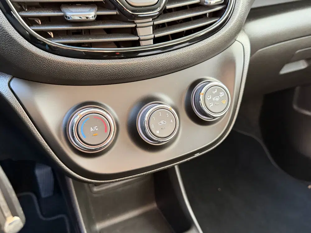 Opel Karl BWJ 2019 uit 2019, foto 14