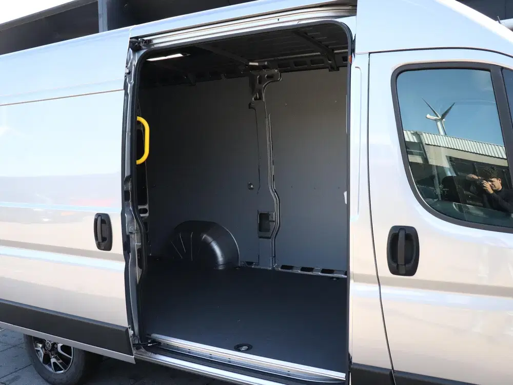 Toyota Proace 2.2 D-4D L2H2 3.5t Navigator uit 2024, foto 13
