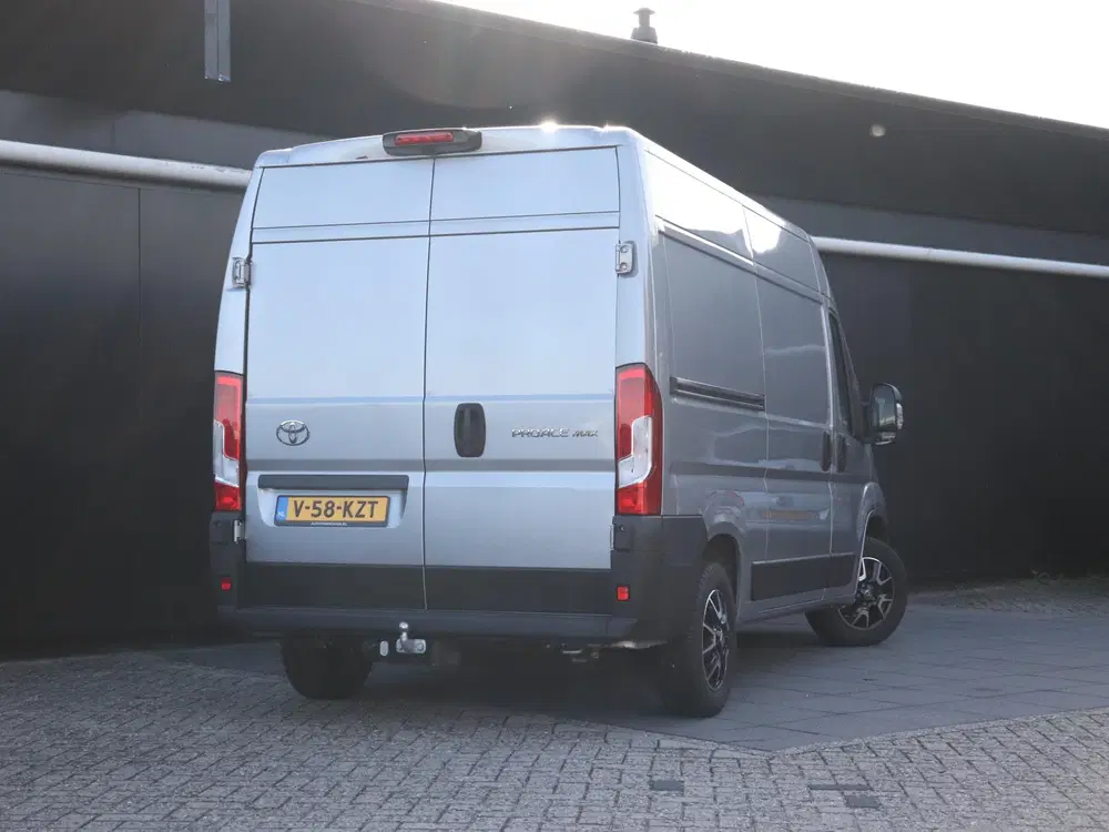 Toyota Proace 2.2 D-4D L2H2 3.5t Navigator uit 2024, foto 3