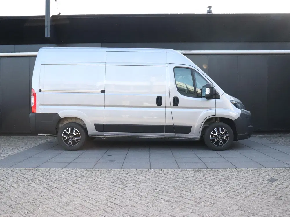 Toyota Proace 2.2 D-4D L2H2 3.5t Navigator uit 2024, foto 4