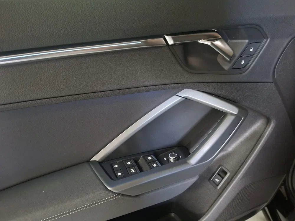 Audi Q3 35 TFSI S edition uit 2019, foto 11