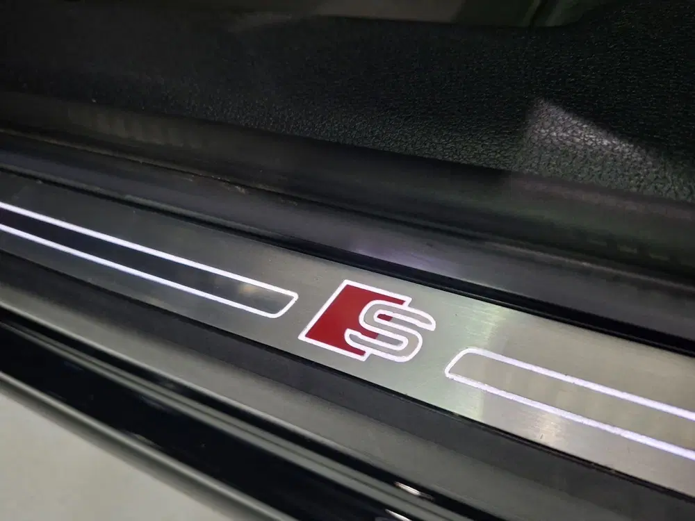 Audi Q3 35 TFSI S edition uit 2019, foto 12