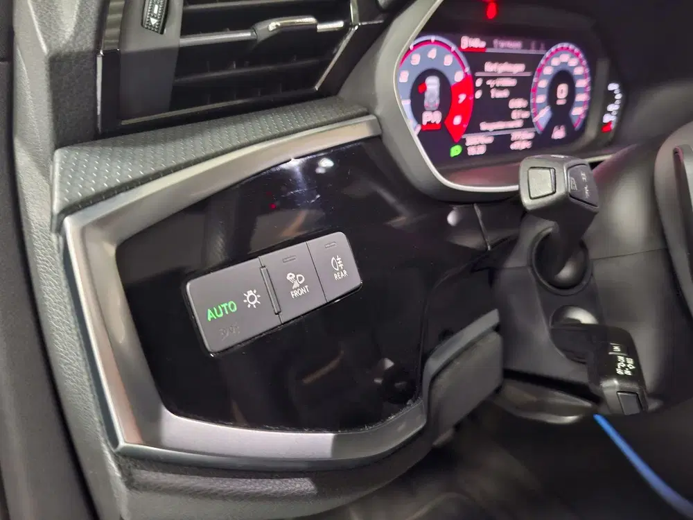 Audi Q3 35 TFSI S edition uit 2019, foto 13