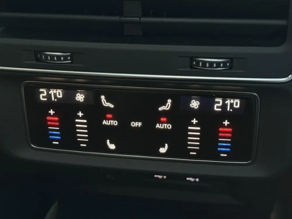 Audi RS Q8 4.0 TFSI Quattro uit 2020, foto 11