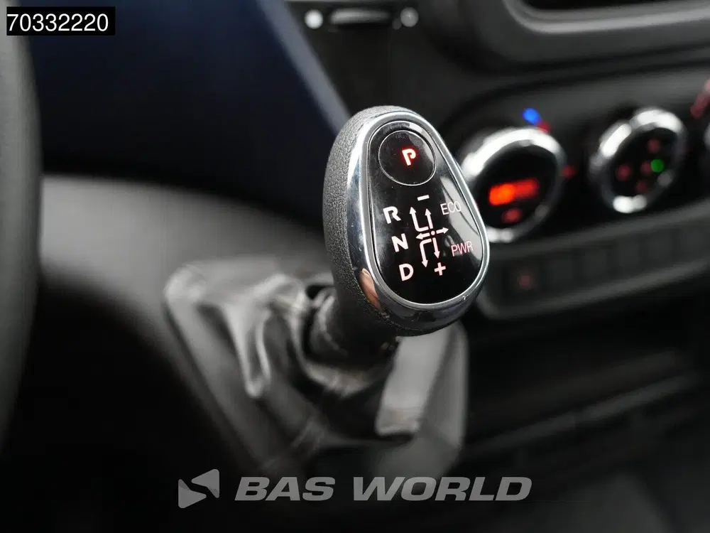 Iveco Daily Automaat L2H2 Dubbel Cabine Trekhaak Airco uit 2020, foto 15