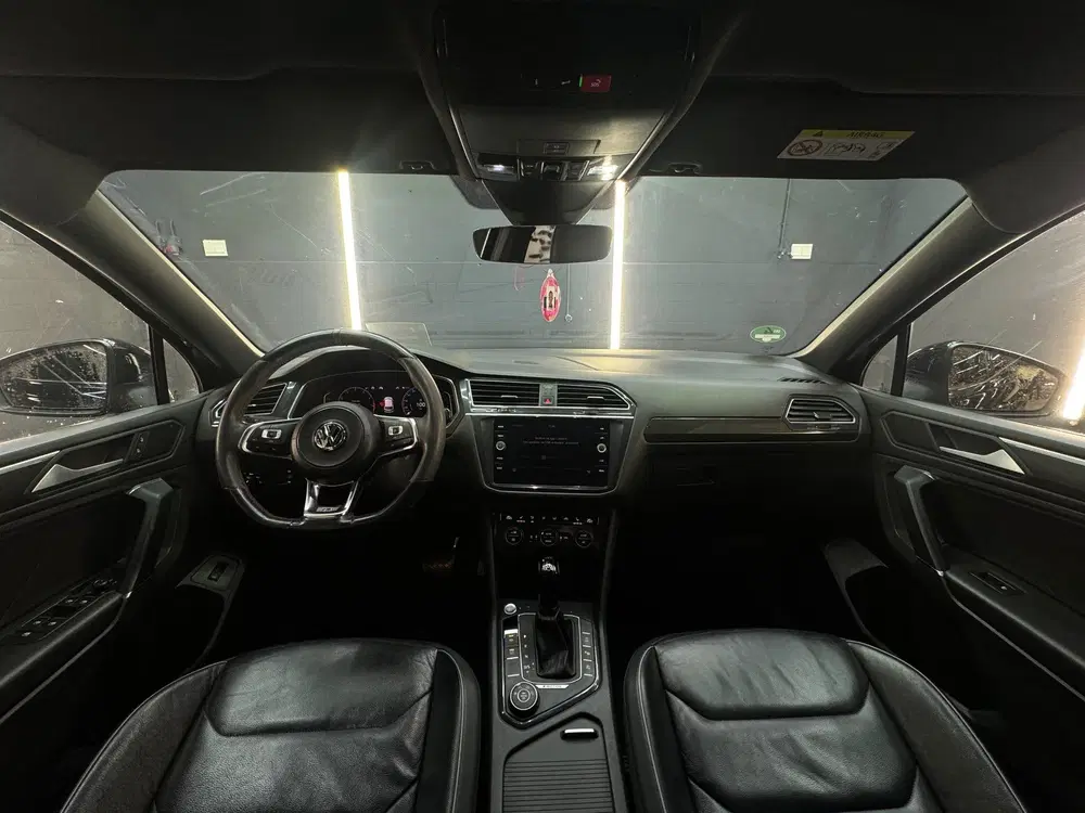 Volkswagen Tiguan Allspace 2.0 TSI 4M 3 x R Line Pano uit 2020, foto 4