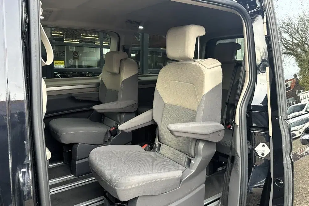 Volkswagen Multivan 1.4 Plug-In Hybrid L2H1 Life (bj 2023) uit 2023, foto 15