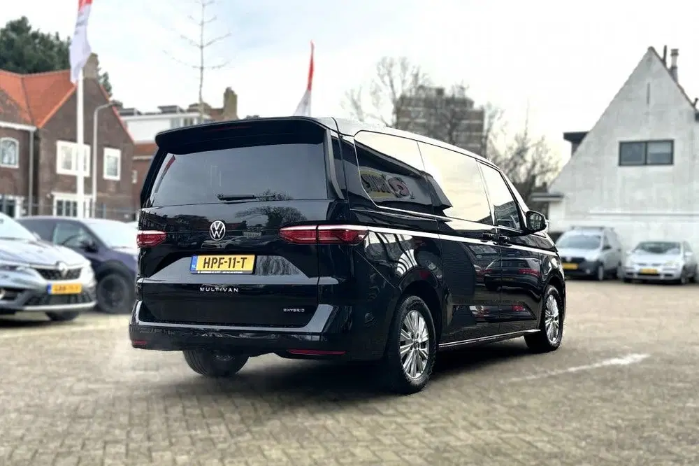 Volkswagen Multivan 1.4 Plug-In Hybrid L2H1 Life (bj 2023) uit 2023, foto 2
