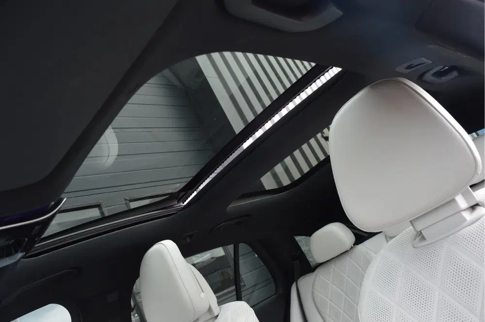 Mercedes-Benz E-Klasse 300 e AMG Line uit 2024, foto 10