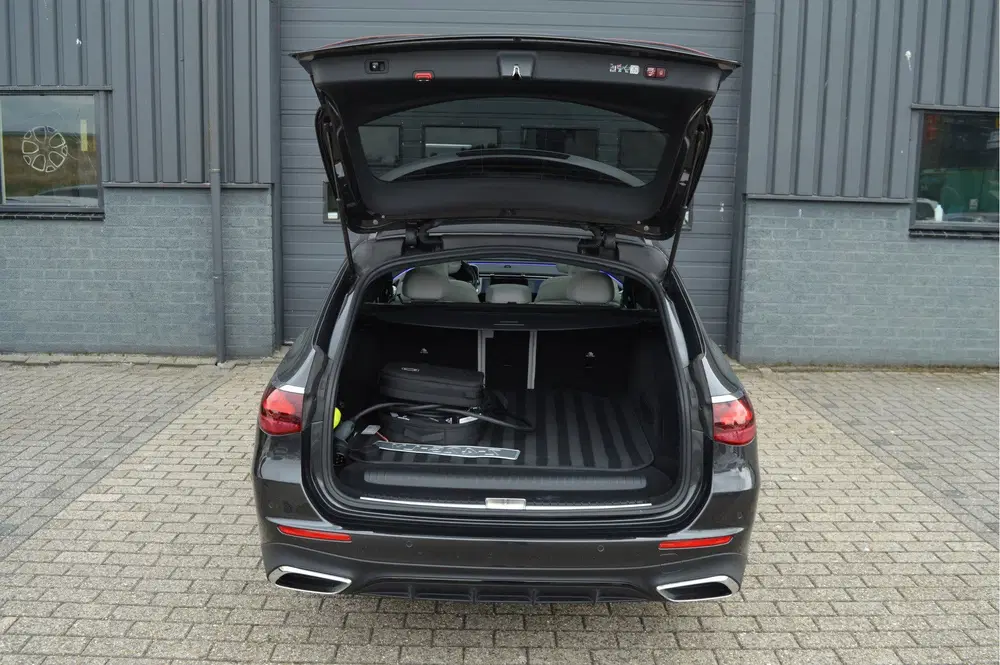 Mercedes-Benz E-Klasse 300 e AMG Line uit 2024, foto 12