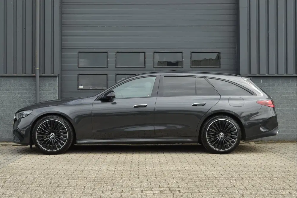 Mercedes-Benz E-Klasse 300 e AMG Line uit 2024, foto 3