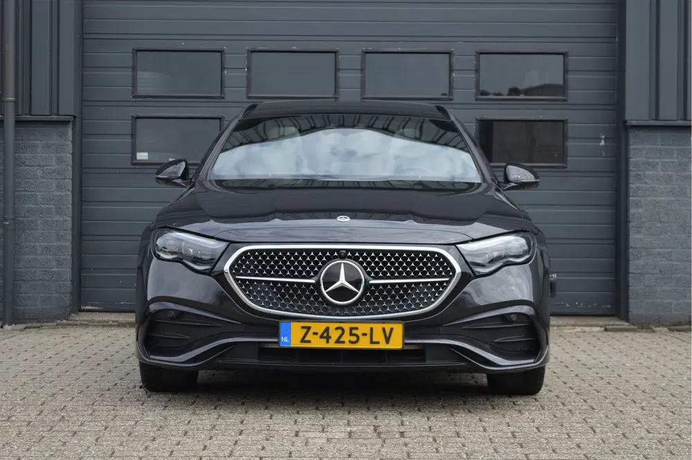 Mercedes-Benz E-Klasse 300 e AMG Line uit 2024, foto 5