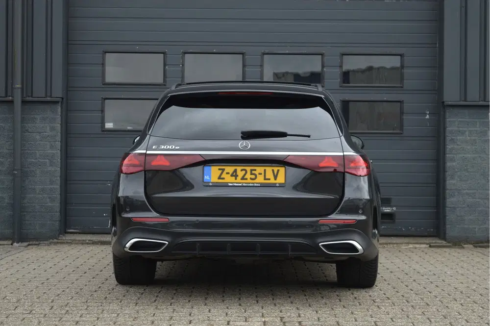 Mercedes-Benz E-Klasse 300 e AMG Line uit 2024, foto 6