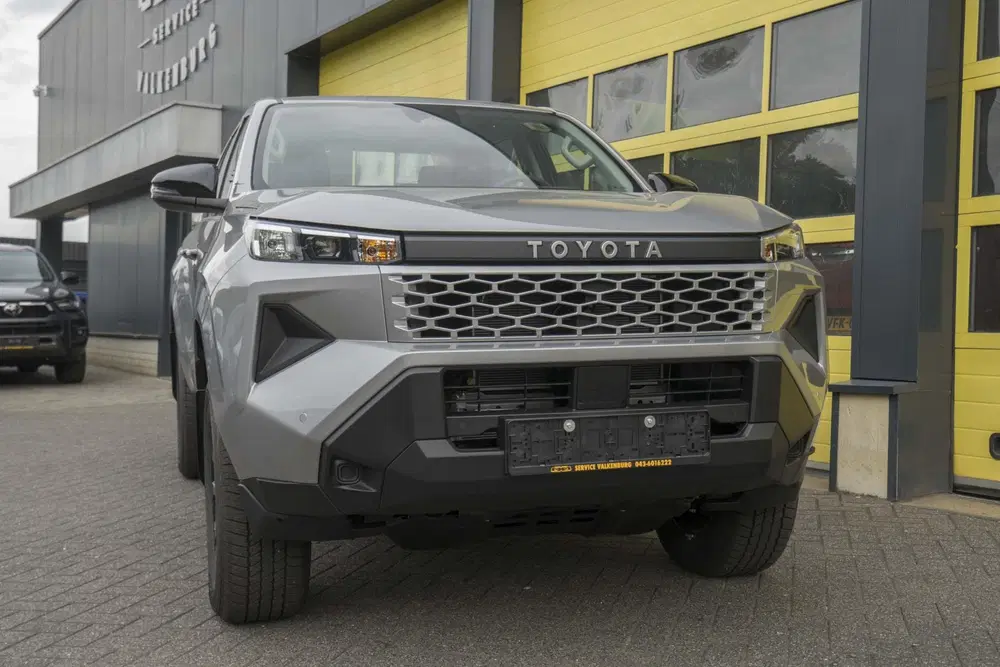 Toyota Hilux 2.8 D-4D MHEV Double Cab Auto 4WD Active uit 2026, foto 2