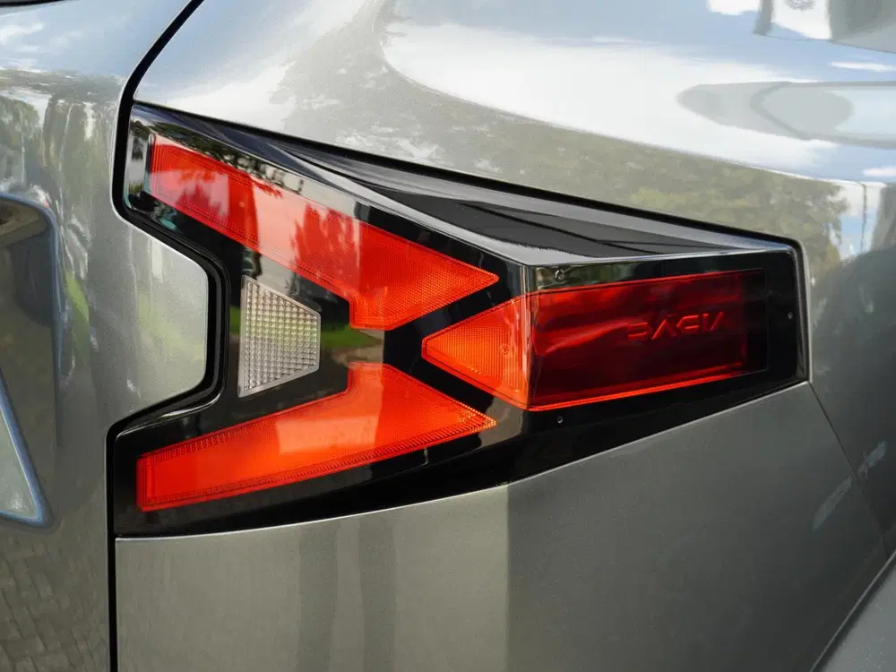 Dacia Duster 1.8 Hybrid 155 Extreme AUTOMAAT uit 2025, foto 6