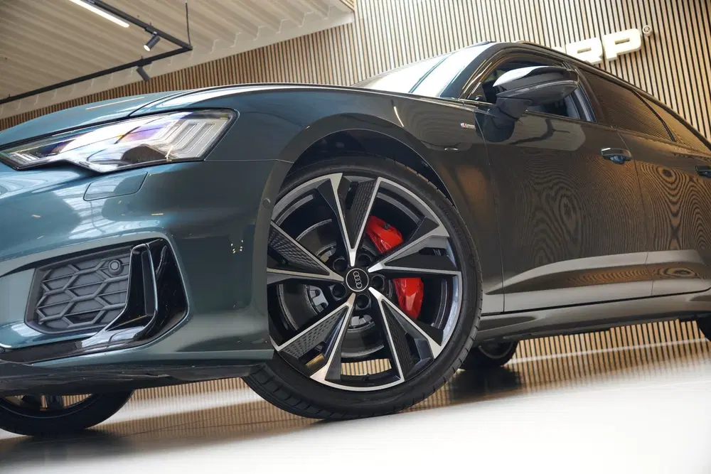 Audi A6 55TFSIe uit 2024, foto 12