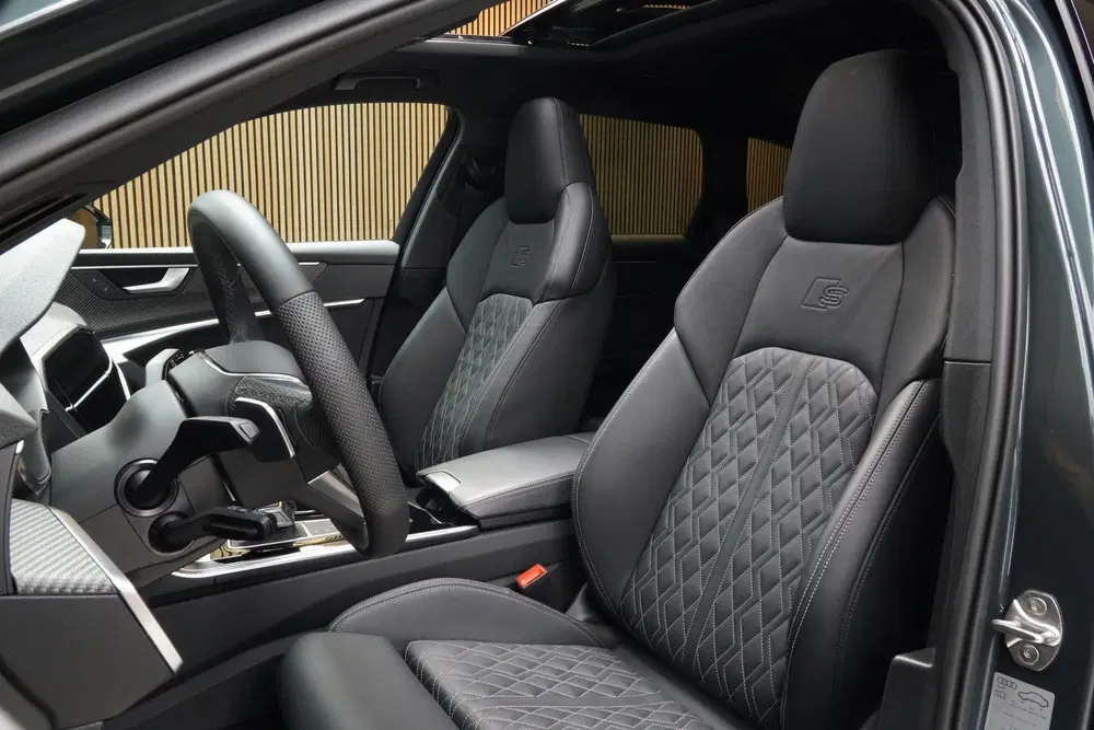 Audi A6 55TFSIe uit 2024, foto 14