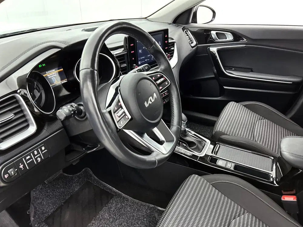 Kia Ceed 1.6 GDi PHEV DynamicLine uit 2023, foto 13