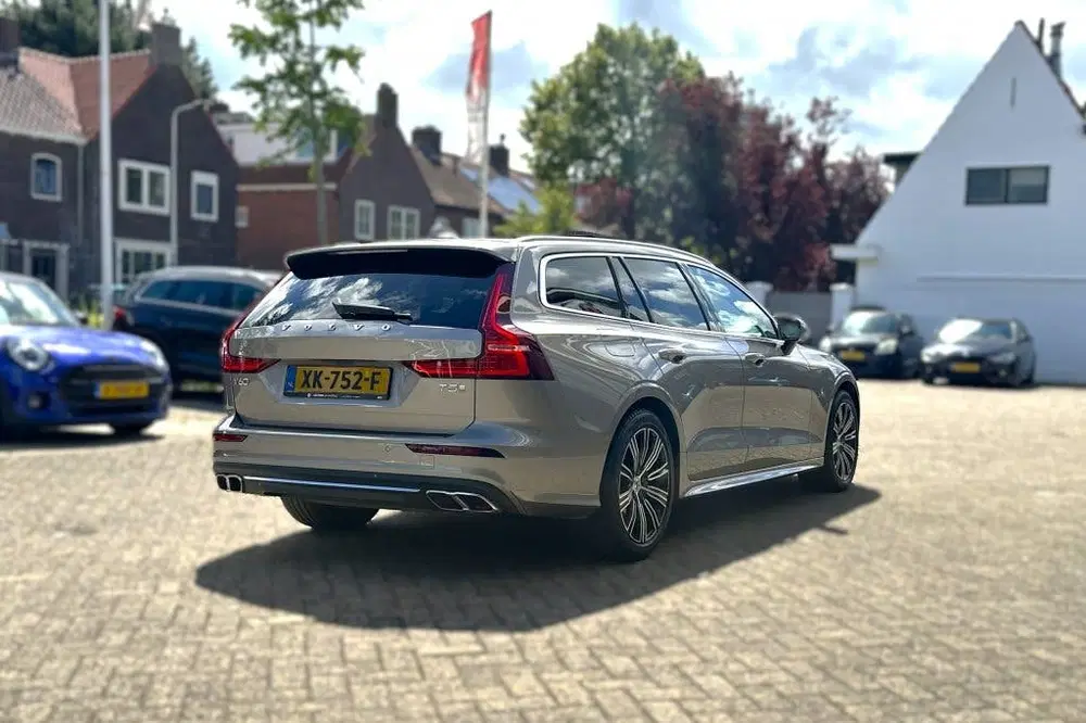Volvo V60 2.0 T5 Inscription (bj 2019 uit 2019, foto 2