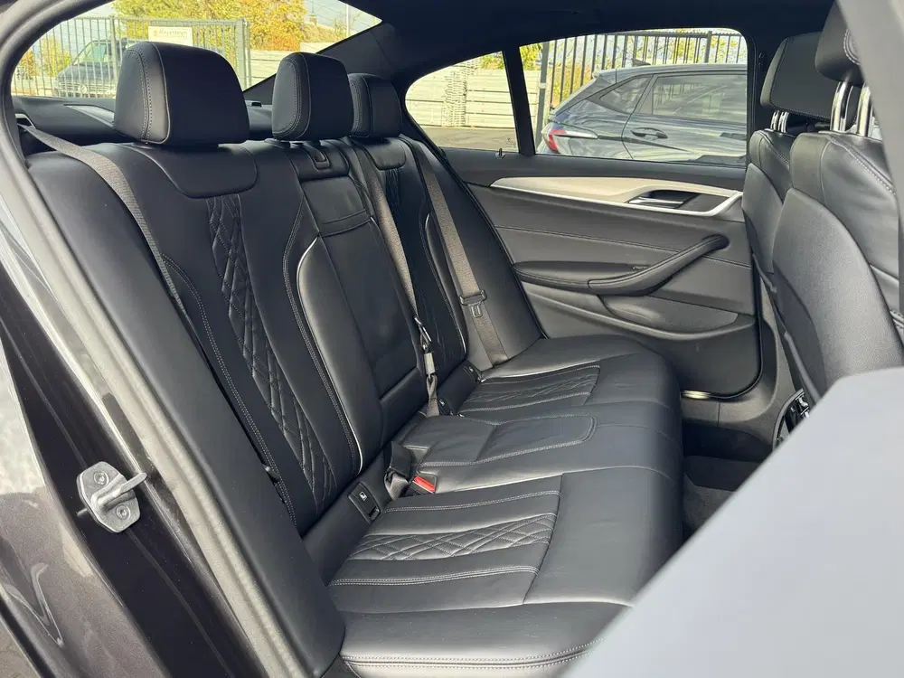 BMW 5-serie 520i BUSINESS EDITION PLUS I M SPORT I SCH uit 2022, foto 13