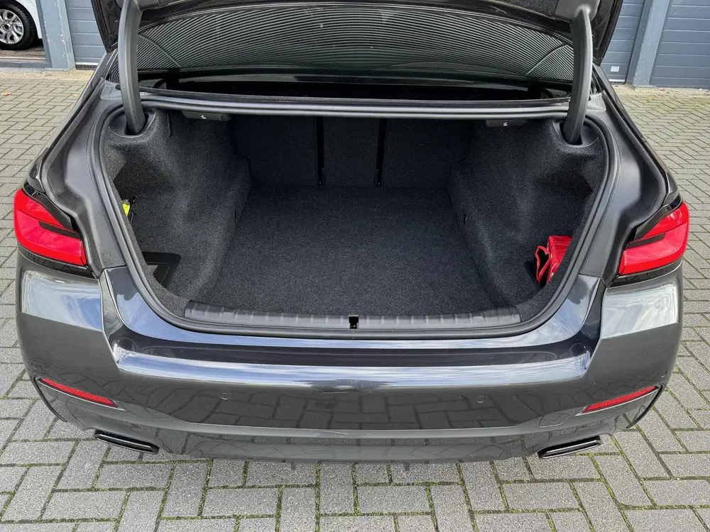 BMW 5-serie 520i BUSINESS EDITION PLUS I M SPORT I SCH uit 2022, foto 14