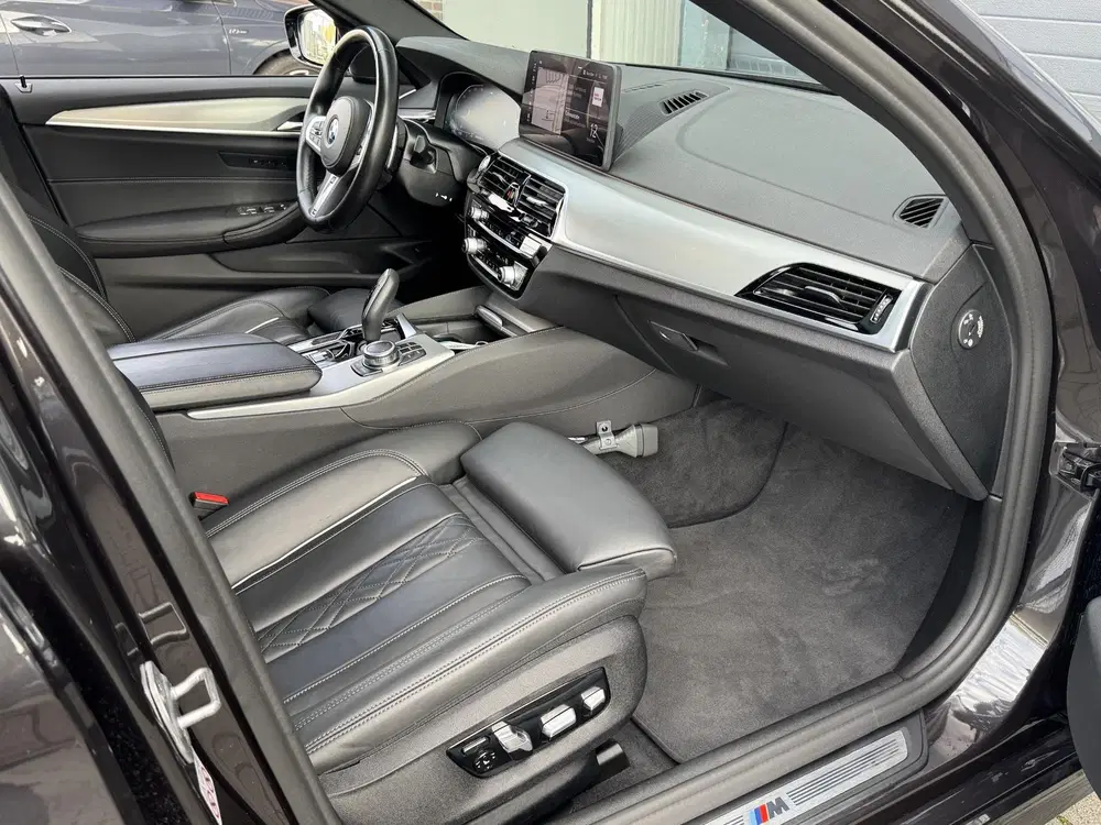 BMW 5-serie 520i BUSINESS EDITION PLUS I M SPORT I SCH uit 2022, foto 9