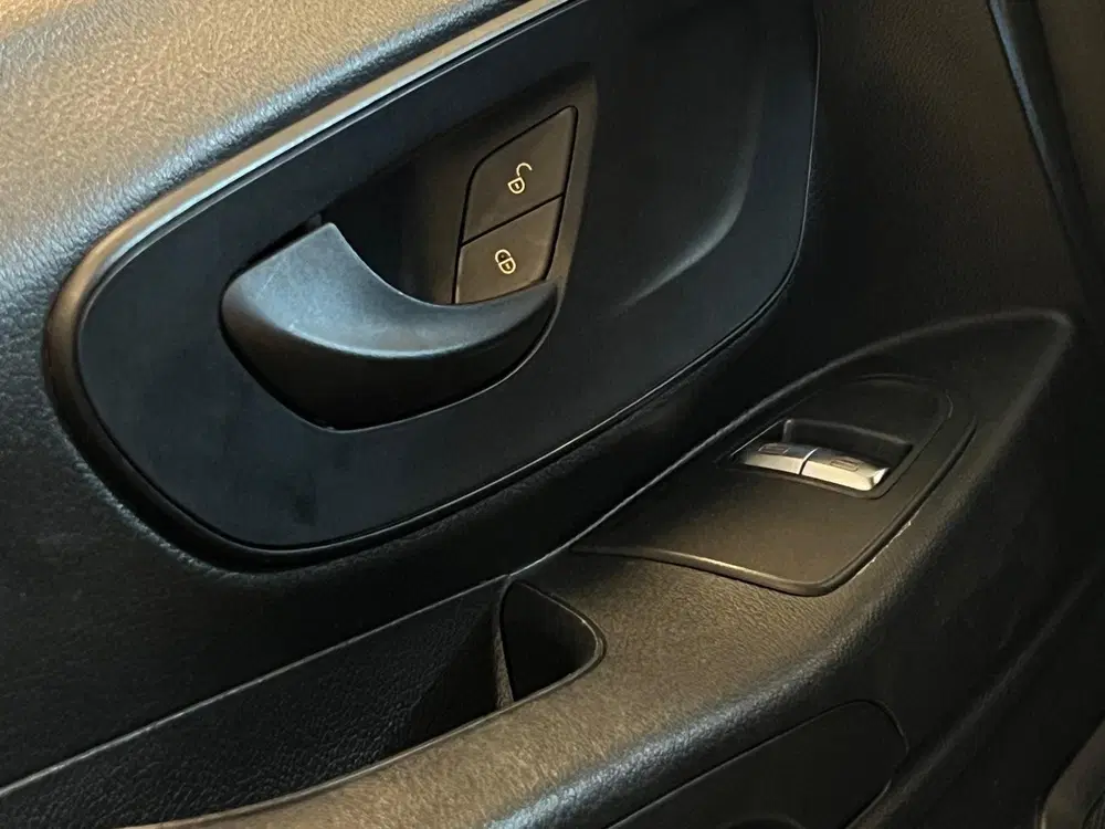 Mercedes-Benz Vito L3H1 Rolstoelbus uit 2019, foto 12