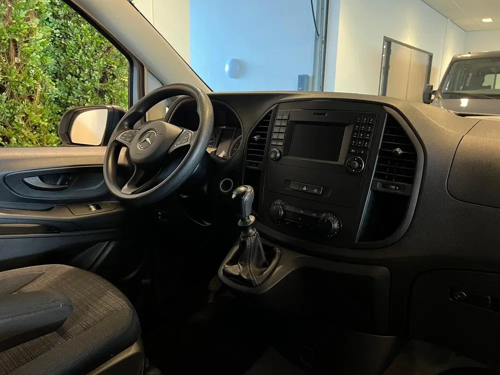 Mercedes-Benz Vito L3H1 Rolstoelbus uit 2019, foto 14