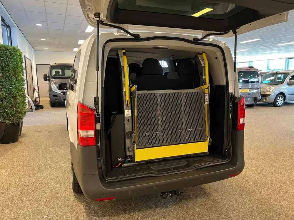 Mercedes-Benz Vito L3H1 Rolstoelbus uit 2019, foto 4