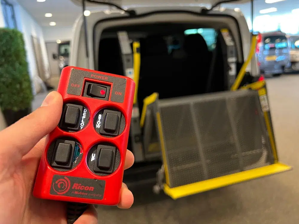 Mercedes-Benz Vito L3H1 Rolstoelbus uit 2019, foto 5