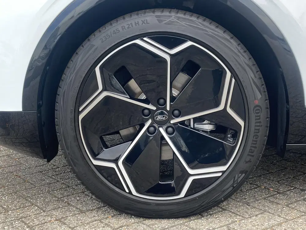 Ford Capri Premium Standard Range RWD 52 kWh Driver A uit 2026, foto 14
