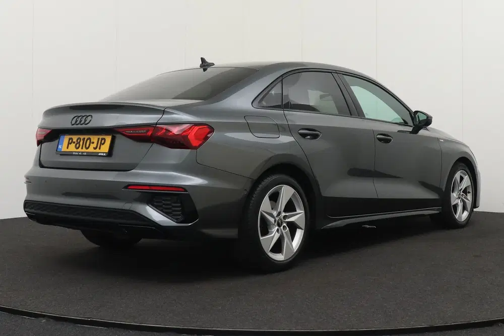 Audi A3 150 PK Aut. TFSI S-Line Matrix-LED Camera uit 2022, foto 2
