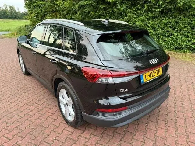 Audi Q4 e-tron 40 Launch Edition 77 kWh uit 2021, foto 4