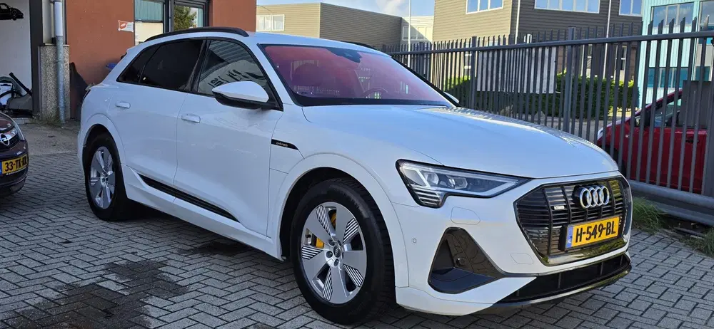 Audi e-tron e-tron 50 quattro Launch edition Black uit 2019, foto 3
