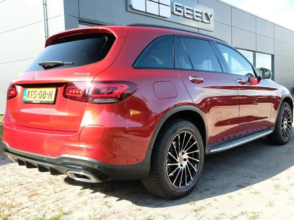 Mercedes-Benz GLC 300e 4MATIC AMG Line 320 PK uit 2020, foto 4