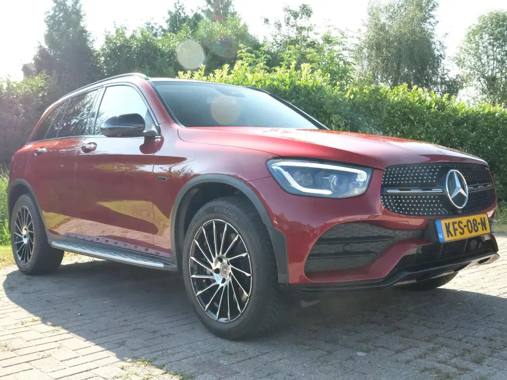 Mercedes-Benz GLC 300e 4MATIC AMG Line 320 PK uit 2020, foto 5