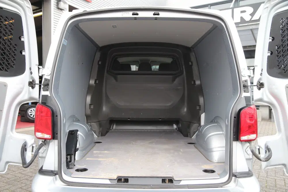 Volkswagen Transporter 2.0 TDI 150 uit 2021, foto 4