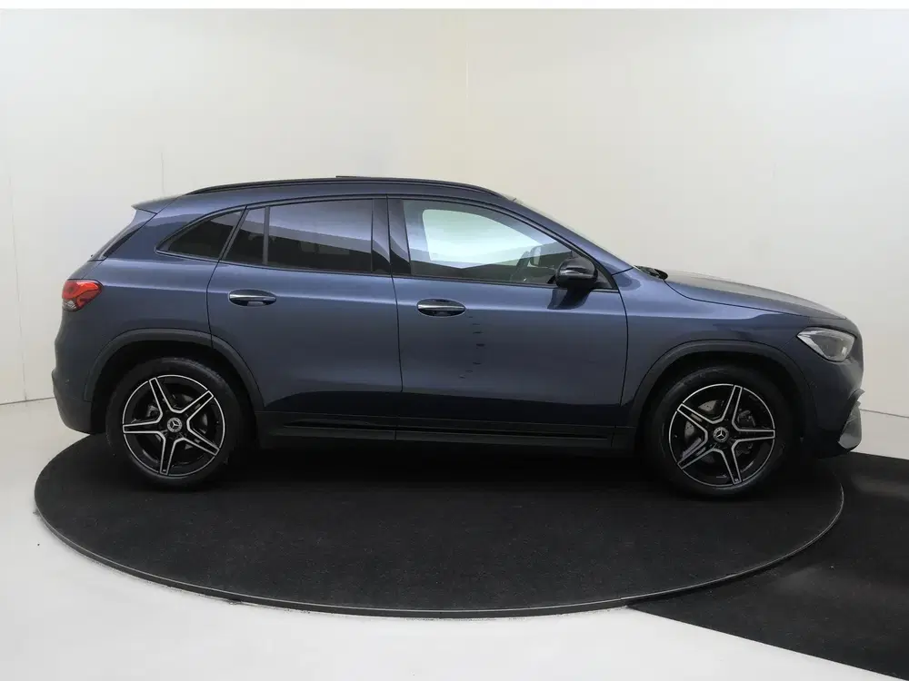 Mercedes-Benz GLA 180 Business Solution AMG uit 2023, foto 9