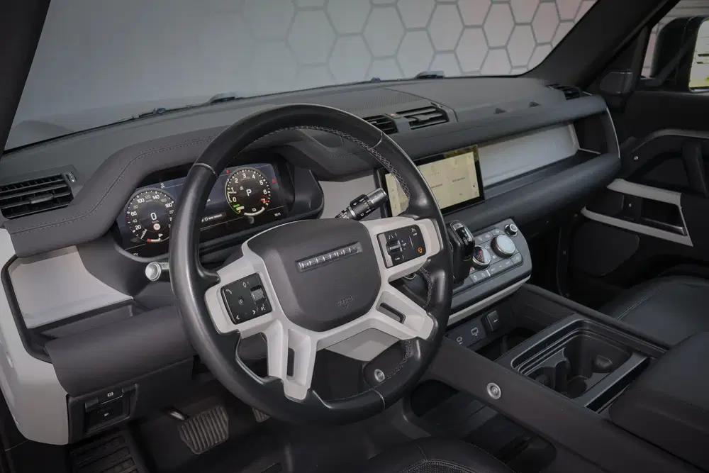 Land Rover Defender P400e uit 2021, foto 14