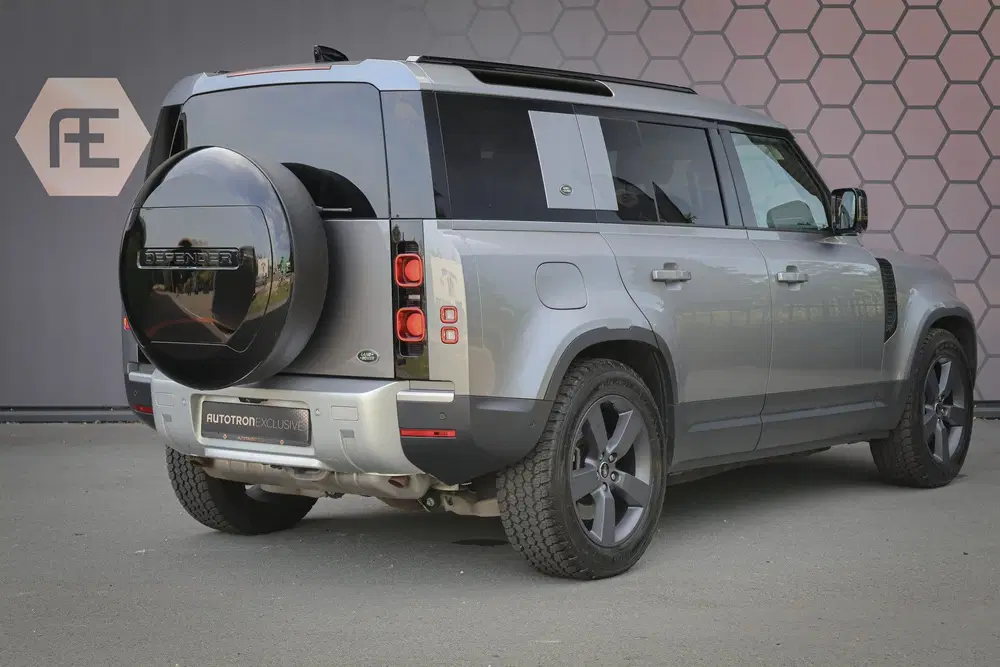 Land Rover Defender P400e uit 2021, foto 2