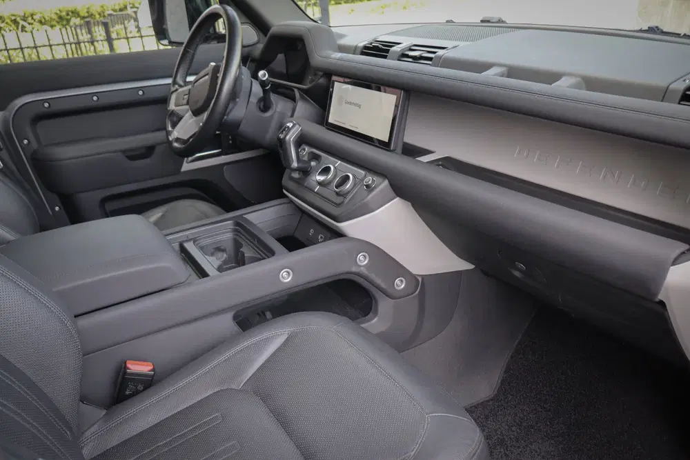 Land Rover Defender P400e uit 2021, foto 4